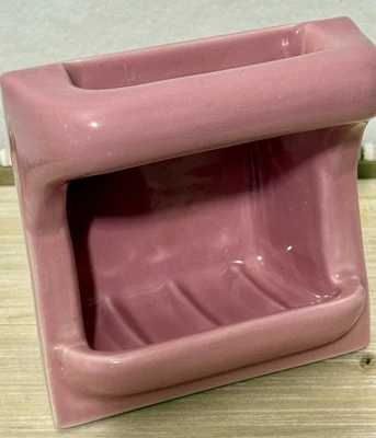 Jabonera de baño de montaje en pared de azulejo rosa caliente de cerámica vintage Foto 1 de 4
