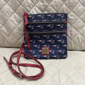 Dooney & Bourke NFL New England Patriots Triple Zip Crossbody Shoulder READ - Picture 1 of 5