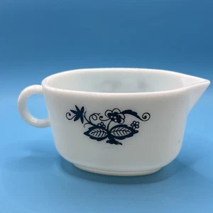 Old Original Vintage Pyrex Old Town Blue Onion Gravy Boat 77-B - Picture 1 of 7