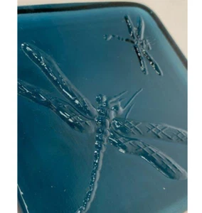 Webb antike blaue Libellenfliese mit Glasprägung - Bild 1 von 5