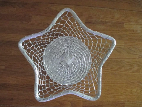 LARGE Star Shaped Silver-Tone Aluminum Metal Woven Wire Basket 15" x 4" EUC Cover