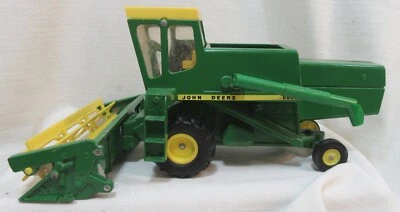 Vintage ERTL John Deere 1:24 Scale Combine 6600 Die-cast - Image 1 of 4