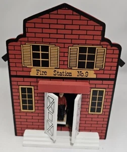 Vintage Music Box Berkeley Designs Fire Station Engine No 9 Music/Figure Works - Picture 1 of 15
