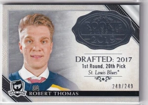 🏒 18-19 THE CUP ROOKIE CLASS OF 2019 - ROBERT THOMAS /249 #2019-RT BLUES - Imagen 1 de 1