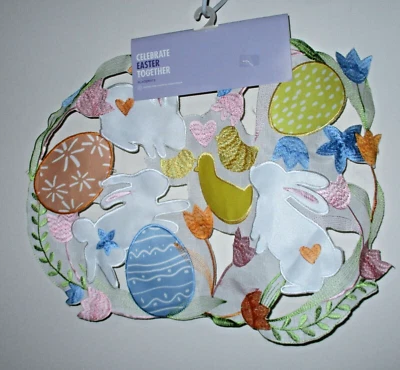 CELEBRAR PASCUA JUNTOS ~ Juego de 2 manteles individuales recortados de Pascua CONEJITOS Foto 1 de 4