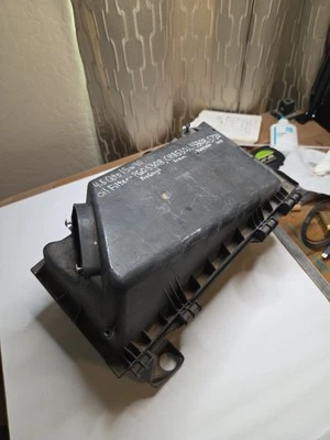 2000 - 2006 VOLKSWAGEN GOLT GTI Air Cleaner Filter Housing Box Assembly 1.8L OEM - Image 1 of 4