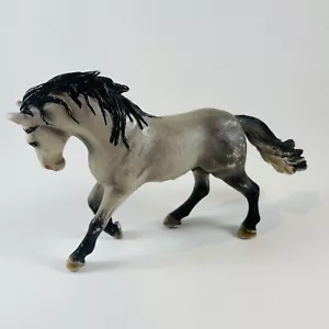 Schleich Pferd - andalusischer grauer Hengst mit schwarzer Mähne, 3,75" hoch x 7" breit - Bild 1 von 9