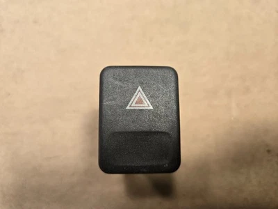 Interruptor de luces de peligro Land Rover Discovery 1 YUG10067L Foto 1 de 4