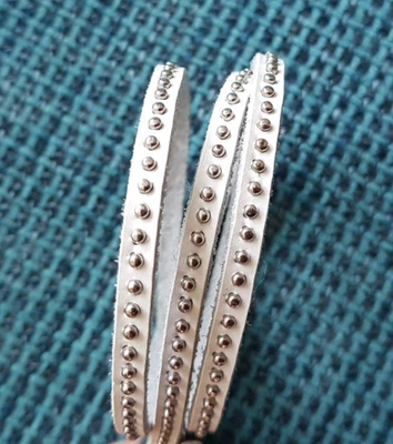 Wickelarmband Nietenarmband weiß Leder? Schmuck Modeschmuck - Bild 1 von 4