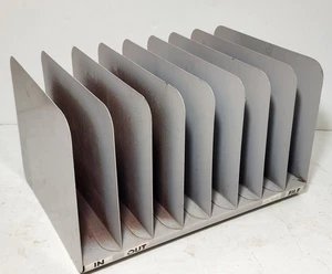 Clasificador/organizador de archivos vertical industrial de metal gris vintage grande 8 ranuras - Imagen 1 de 8