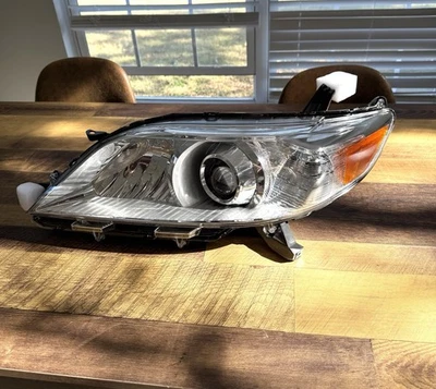 Repuesto Faro Delantero Toyota Sienna 2011-2018 Halógeno Lado Izquierdo Nuevo Foto 1 de 4