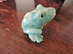 Vintage entzückende grüne Frosch Skulptur Alabaster ~ ITALIEN ~ 2" ~ KOSTENLOSER VERSAND ~ - Bild 1 von 6