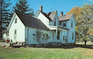 Postcard IA: Farm House, Anamosa, Iowa, Unposted - Picture 1 of 2