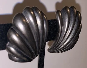 Vintage Shell Fan Silver Tone Clip On Earrings Nautical Unmarked - Picture 1 of 16