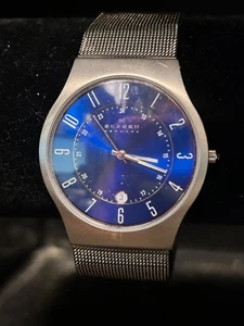 Skagen 233XLHN Stainless steel band and watck with blue watch back - Picture 1 of 2