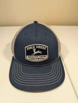 Sombrero de camionero John Deere vintage con parche de cadena puntada. Snapback Foto 1 de 4