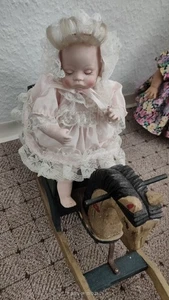 Altes Vintage Puppen Holz SCHAUKELPFERD mit Puppe Spieluhr Melodie i.d. Puppe - Bild 1 von 14
