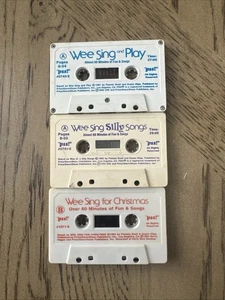 1981,82,84 Wee Sing  Cassette Tapes 1 Red Xmas, 1 Blue & 1 Purple - Imagen 1 de 8