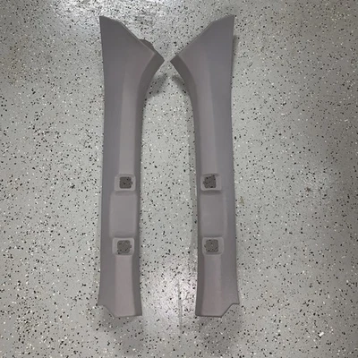 Volvo XC90 2003-2014 juego de pares de molduras de pilar delantero para conductor y pasajero gris OEM Foto 1 de 4