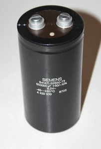 Kondensator 650000 uf 6,3V ideal für mobile Verstärker - Bild 1 von 2