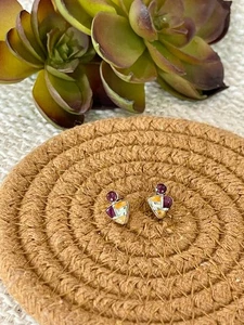 Belles boucles d'oreilles clous en argent massif et incrustation de plusieurs pierres fait main - Photo 1/6
