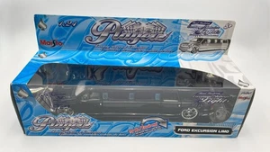 MAI31251 Maisto Ford Excursion Limo 1/24, alcuni segni sulla vernice - Foto 1 di 4