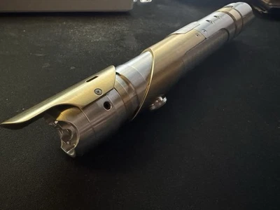 Sable de luz instalado KR Sabers Rennod’s Treasure Proffieboard con chasis ECO-CC Foto 1 de 4