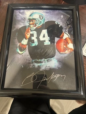 Foto firmada y enmarcada por Bo Jackson Raiders Running Back “Bo Knows” Foto 1 de 2