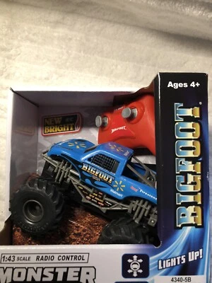 全新明亮怪物卡车 1: 43 比例,无线电控制点亮 4 岁以上 — 第 1/4 张图片