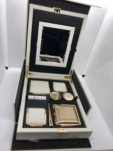 Victoria Beckham Estee Lauder Lit Beauty Box n.067 di 350 evidenziatore in polvere. - Foto 1 di 11
