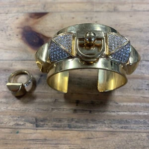JUICY COUTURE Collier De Cuff Pave Pyramid Crystal Metal Bracelet Bangle Ring - Picture 1 of 8