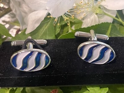Gemelos Cuff-Daddy en Azul y Blanco Modernos Esmaltados Ovalados en Acero Inoxidable Foto 1 de 4