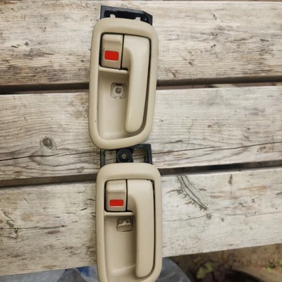 2001-2007 Toyota Highlander dianteiro e traseiro direito passageiro maçaneta interna fabricante de equipamento original - Imagem 1 de 4