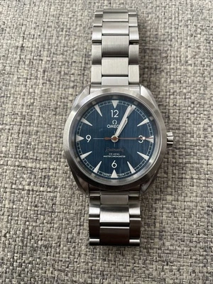 欧米茄 Seamaster Railmaster 40 毫米钢制 220.10.40.20.03.001 蓝色表盘 — 第 1/4 张图片