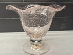 Tazón pedestal de vidrio burbuja rosa vintage soplado a mano borde con volantes - Imagen 1 de 10