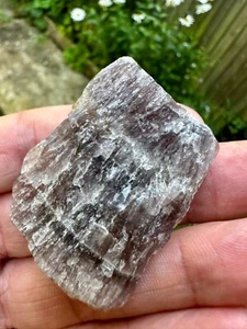 PURPLE BANDED FLUORITE ROUGH UNPOLISHED CRYSTAL STONE 45mm x 33mm ID CARD - Picture 1 of 5
