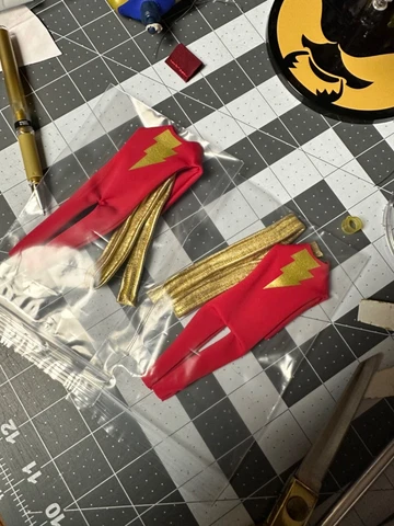 Vtoys ,captain marvel shazam suit only no cape Cover