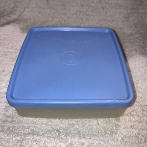 Tupperware durchsichtig Sandwichbehälter 1397 blau Deckel 670 5,25 x 5 x 1,5" quadratisch - Bild 1 von 6