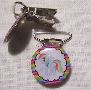 CLIP PINCE BRETELLE, CROCODILE, ATTACHE TÉTINE - CHEVAL PONEY ARC en CIEL - C34 - Picture 1 of 1