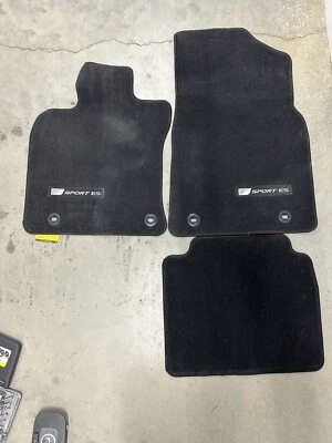 JUEGO ALFOMBRILLAS LEXUS F-SPORT 3 2019 - 2021 ES350 ES300H bordadas Foto 1 de 4