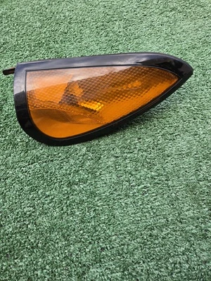 Dodge Stealth 1993-1996 luz de señalización delantera derecha señal de giro pasajero fabricante de equipos originales Foto 1 de 4