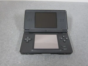 Nintendo DS Lite Console Portatile Nera RICAMBI/RIPARAZIONE NO ALIMENTAZIONE - LEGGERE DESCRIZIONE - Foto 1 di 12