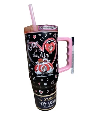 NUEVO Vaso Buc-ee’s 2025 Día de San Valentín Yukon 40 oz «Love Is In The Air» Foto 1 de 4
