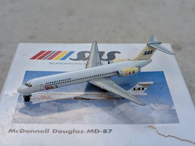 Herpa SAS Scandinavian Airlines McDonnell Douglas MD-87 Modelo - 1:500 - 506007 Foto 1 de 4