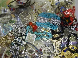 JUNK DRAWER JEWELRY LOT B-Vtg to Now-Craft Scrap Repair Wearable Mixed 5+ Pounds - Picture 1 of 7