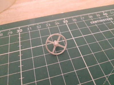 Lenkrad 4 Vorbau Modell Ersatzteile Ferrari, Ford Diorama Maßstab 1:24 NEU - Bild 1 von 4