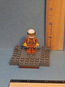 LEGO City Jungle Helicopter #60162 - Jungle Pilot Female -cty0794 -Crack on Side