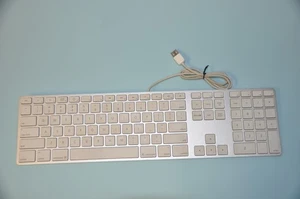 Genuine Apple A1243 Wired Mac Standard USB Keyboard w/ Numeric Keypad - Picture 1 of 6