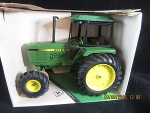 Vintage Ertl John Deere 2550 Tractor #501 1/16 scale - Picture 1 of 8