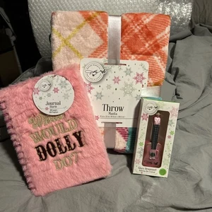 Dolly Parton Christmas Gift Set - Picture 1 of 4